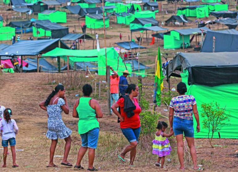 ¿A quién pertenece el gran lote invadido en Caucasia que ha generado un enfrentamiento entre la SAE y la Gobernación?