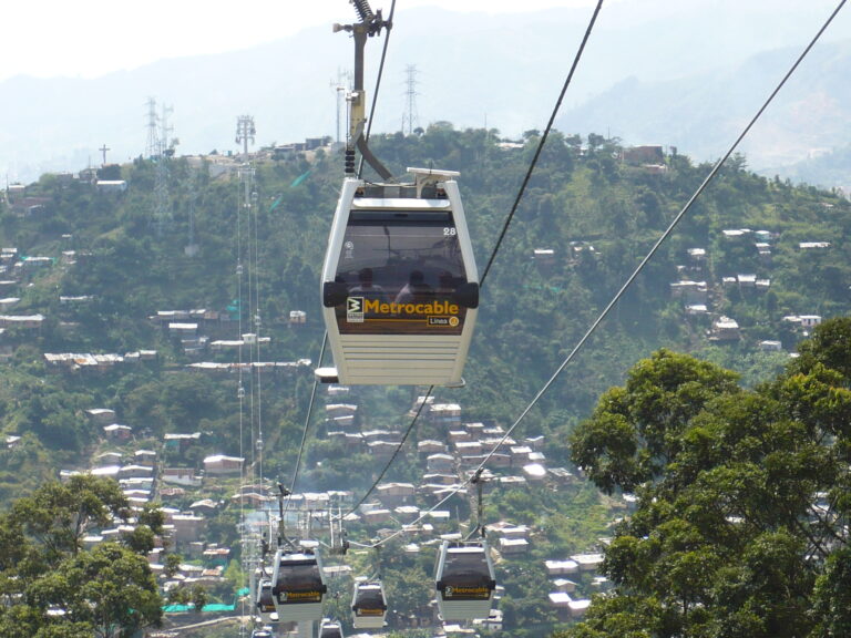 Medellín: Interrupción Temporal del Servicio de Metrocable en Determinadas Líneas