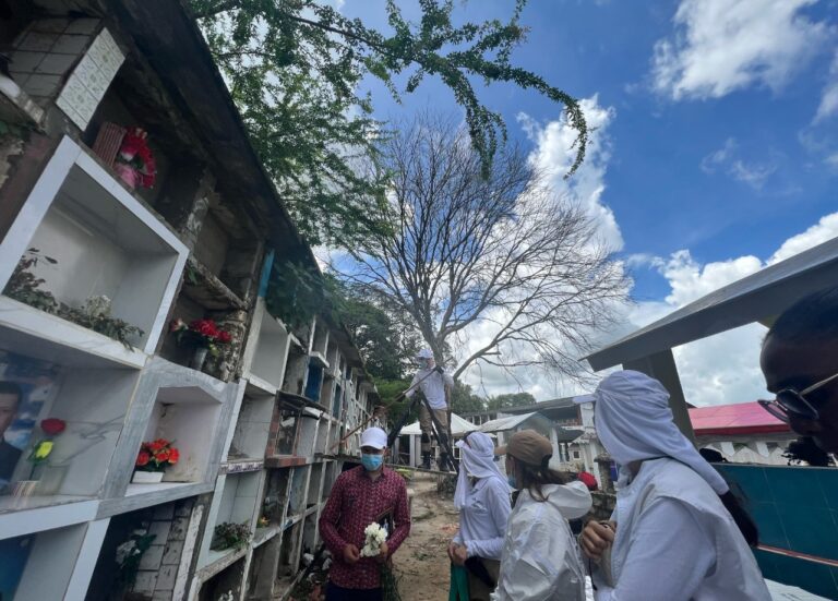 A cementerio en Antioquia no le cabe un muerto más: proponen bóvedas