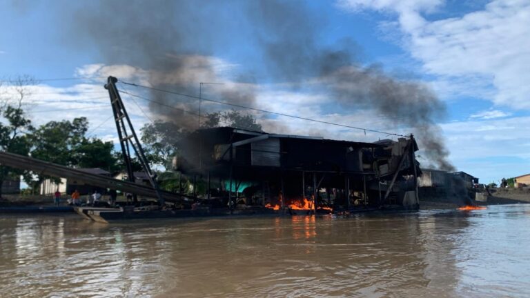 Destruyen maquinaria para la minería ilegal en Chocó