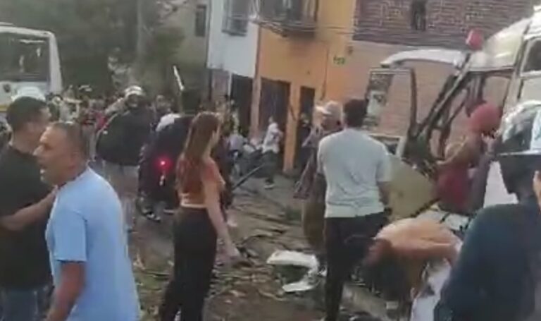 Dos muertos y 16 heridos dejó un accidente de tránsito en Medellín