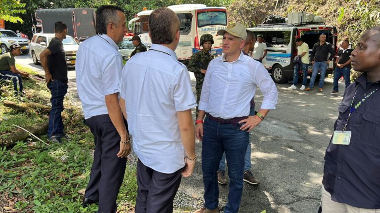 «Hay que respirarle en la yugular a los bandidos»: gobernador de Antioquia