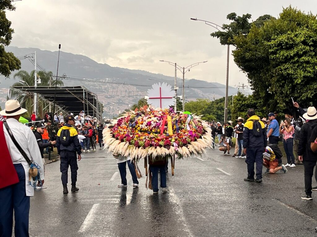 Más de 500 silleteros desfilaron por las calles de Medellín