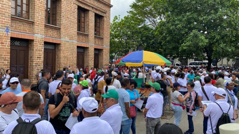 Medellín exige a Fomag pago inmediato por salud de maestros