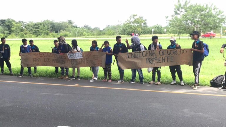 Persiste bloqueo por parte de comunidades indígenas en vía Medellín – Urabá