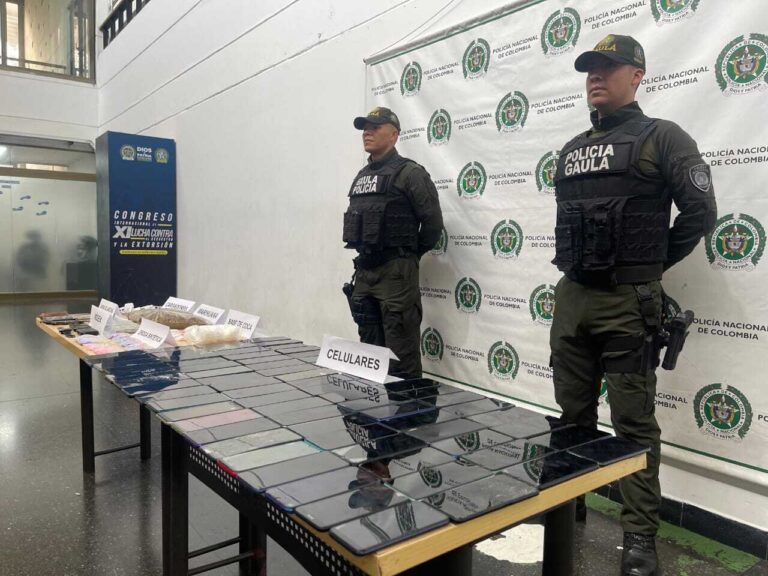 Policía recuperó más de 100 celulares en cárceles de Medellín