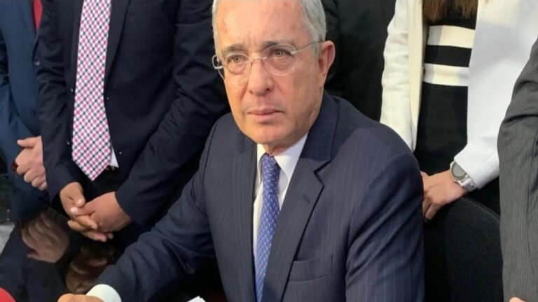 Uribe pide participación en utilidades de venta UNE-EPM