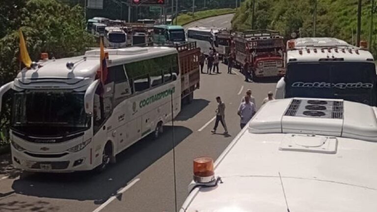 Antioquia en caos por paro camionero: Mas de 11 bloqueos