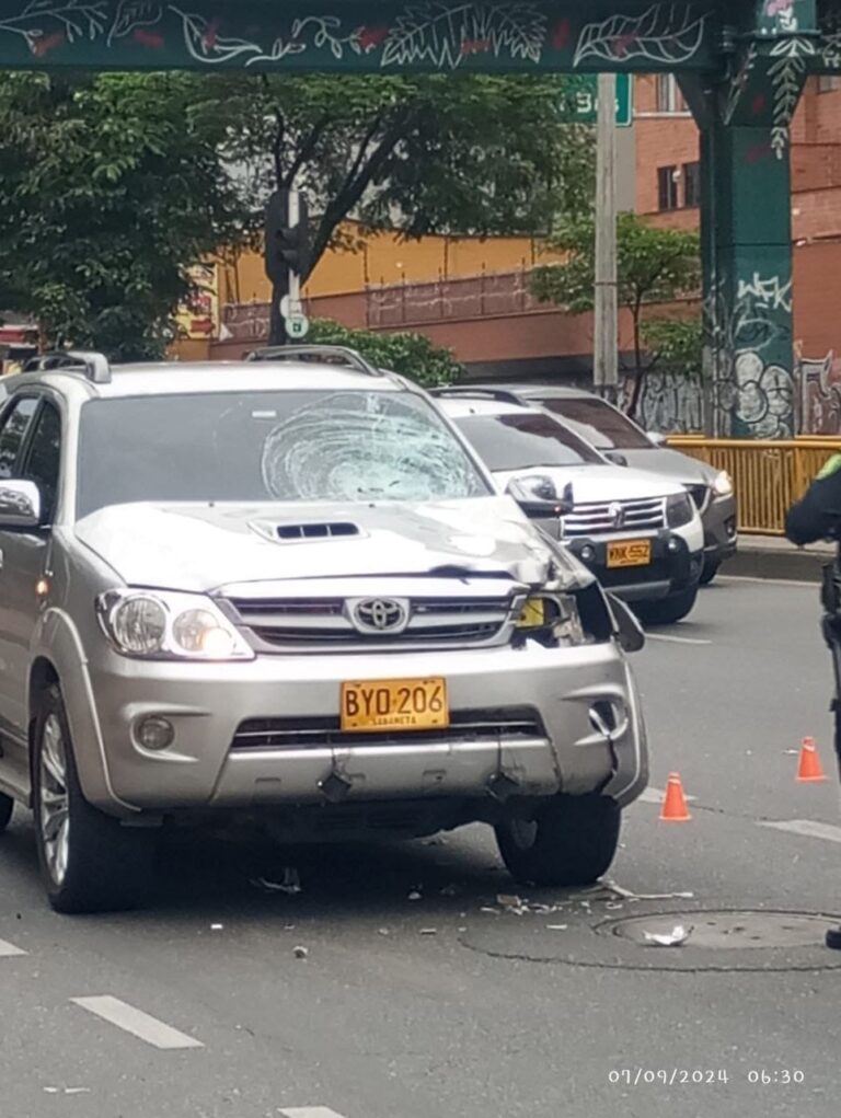 Ciclista falleció al chocar de frente contra una camioneta en Medellín