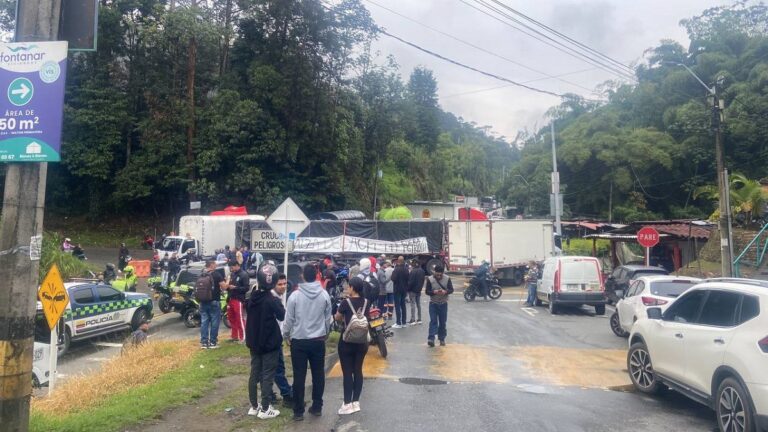 Estos son los bloqueos activos por cuenta del paro camionero en Antioquia