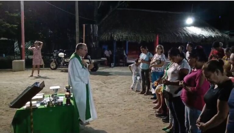 Exalcalde de Tolú oficia misas sin autorización de la Iglesia: hay polémica