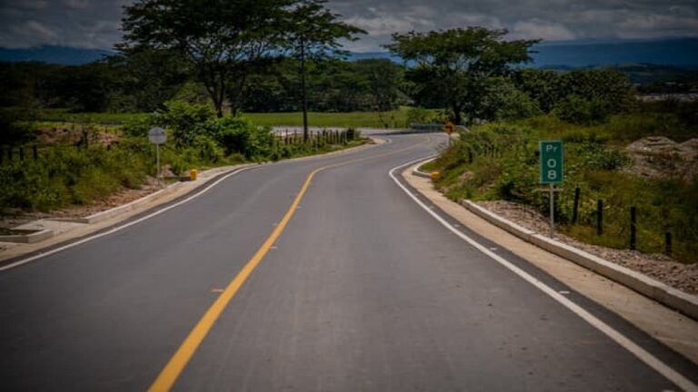 Lluvias de las últimas horas generaron deslizamientos en vías de Antioquia