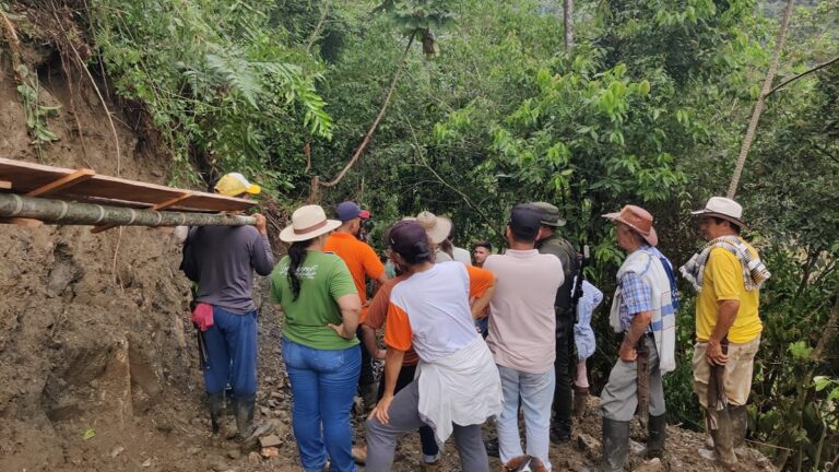 Verifican apertura no autorizada de una vía en área protegida en Antioquia