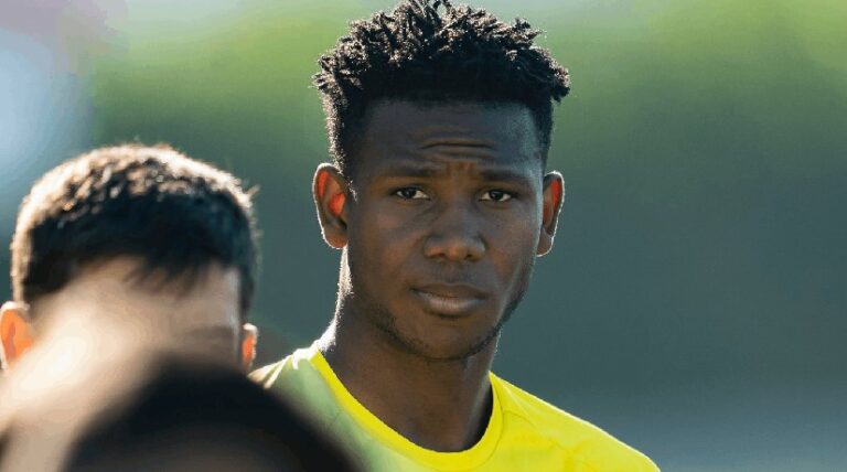 Yerson Mosquera preocupa a la Selección Colombia: fue retirado en camilla