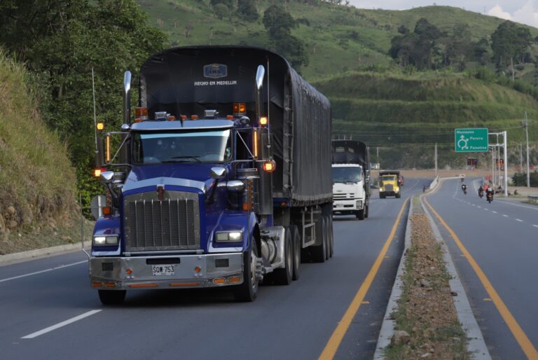  mil millones en pérdidas: Impacto del paro minero en transportadores