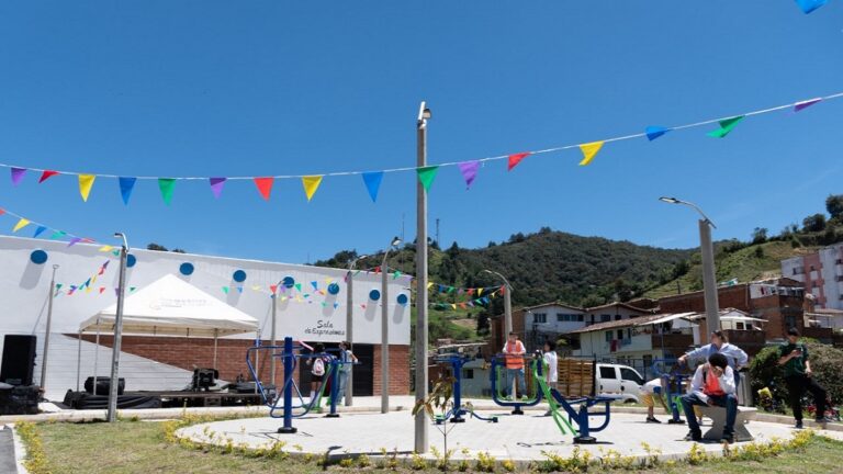 Adelantan Feria de Servicios para población migrante en El Santuario