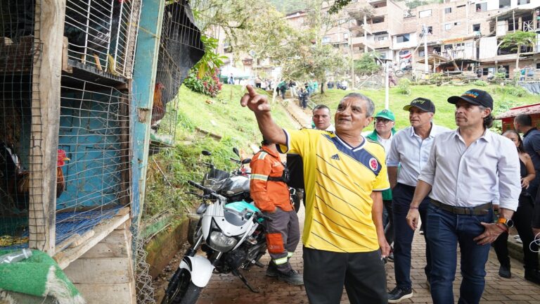 Agua potable para 50 mil hogares de barrios vulnerables de Medellín