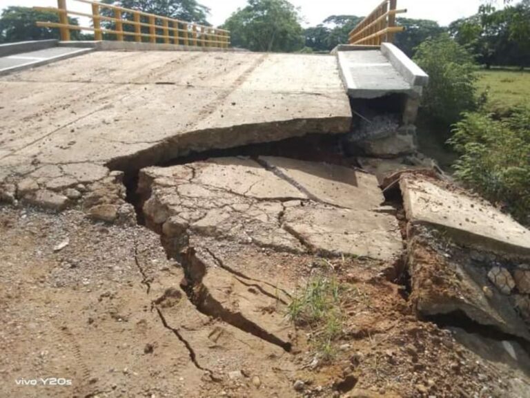 Colapsó puente que costó .600 millones y solo duró 11 meses en Córdoba