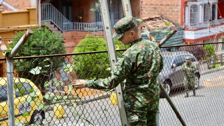 Ejército mejoró la infraestructura de una institución educativa en Medellín