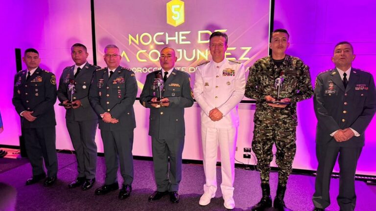 En Medellín se rindió homenaje a los hombres y mujeres de Fuerzas Militares