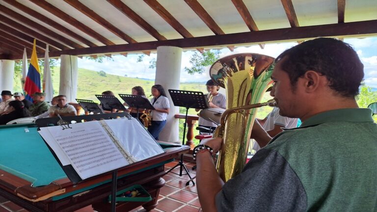 Entregan más de 300 hectáreas en Yalí a 31 firmantes de paz