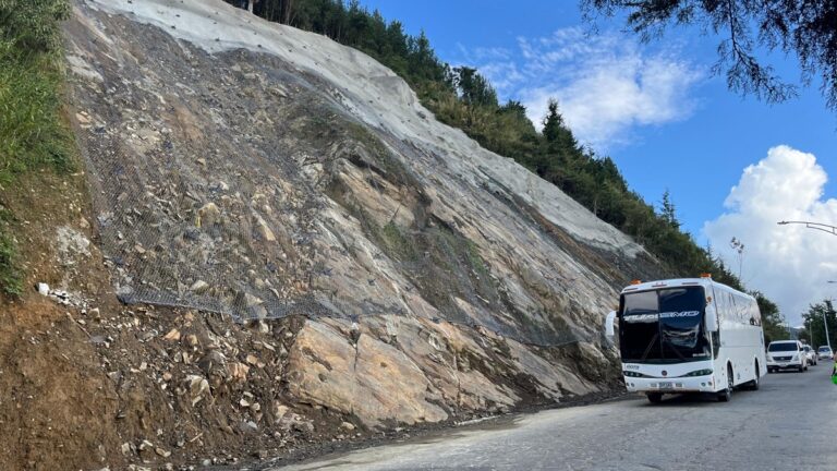 Habilitan dos carriles del sector El Mirador, de la vía San Elena