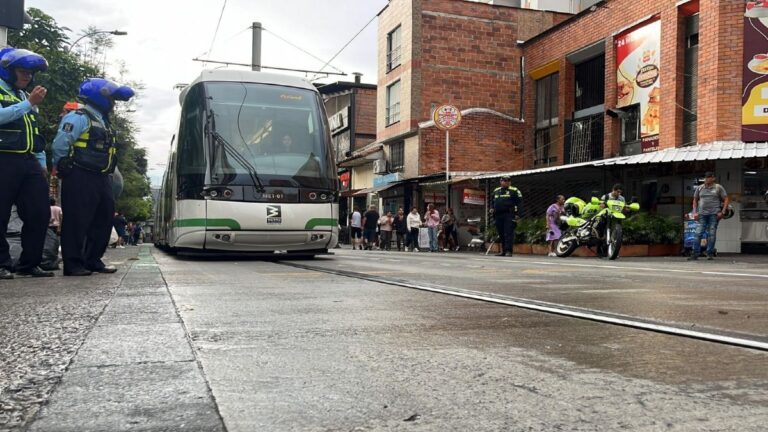 Medellín: Inmovilizan 183 motos y automóviles en operativos en el Tranvía