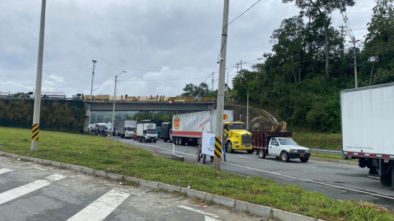 Paro minero en Antioquia ya ajusta 36 horas