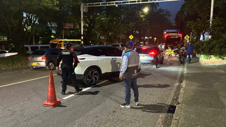 Por qué los vehículos de alta gama son vigilados por la policía en Medellín