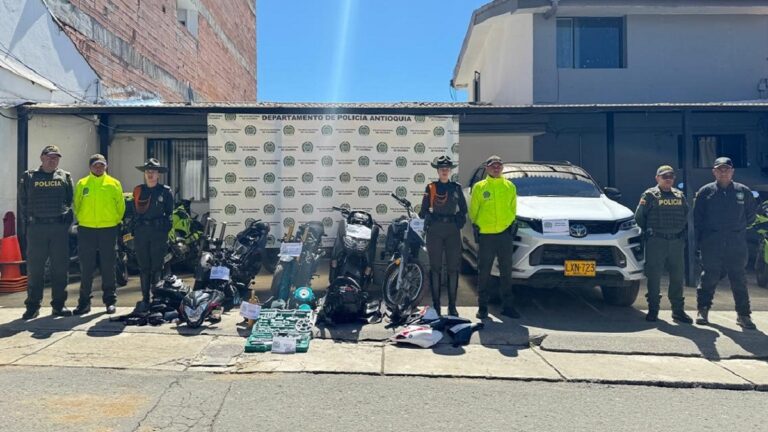 Recuperaron cuatro motos y una camioneta hurtadas en una finca de Antioquia