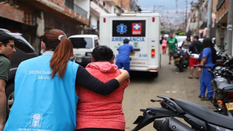 Cinco psicólogos acompañan a las familias afectadas en Santa Cruz, Medellín