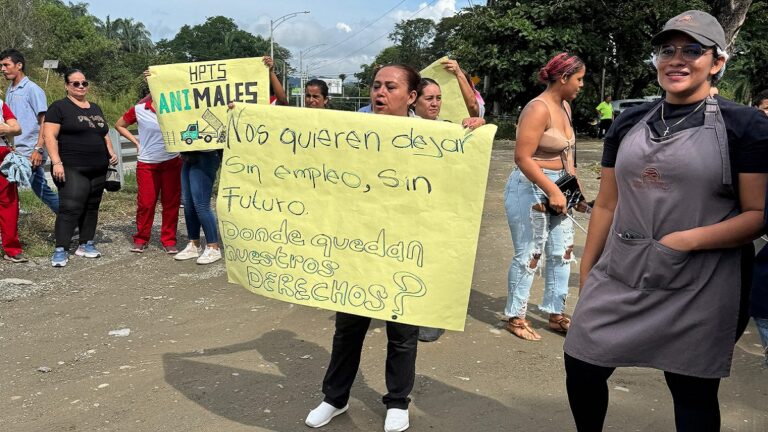 Comerciantes de La Pintada protestan contra la ANI por cierre de bermas