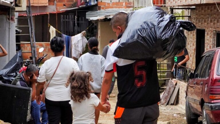 Damnificados en Medellín por inundación recibirán en mes su cédula