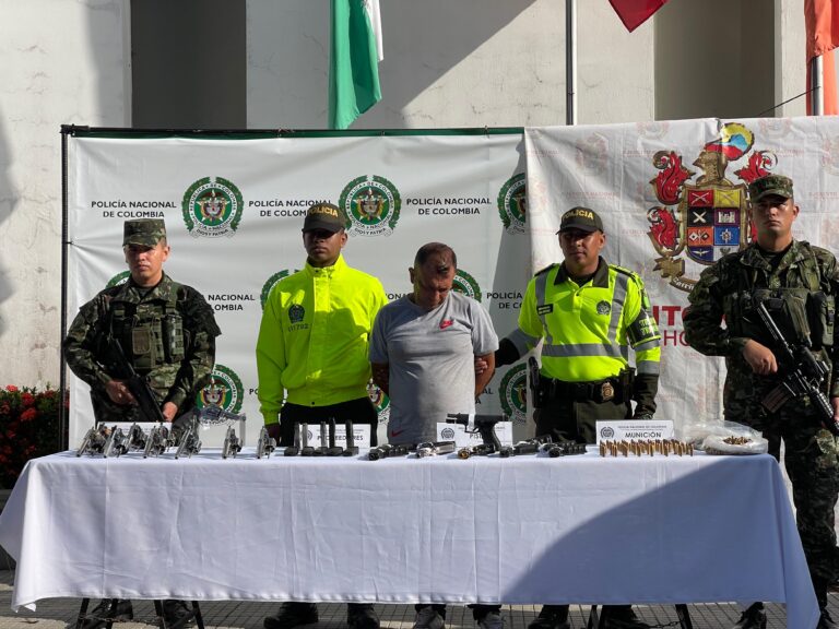 Encontraron arsenal de guerra en camioneta del Clan del Golfo en Urabá