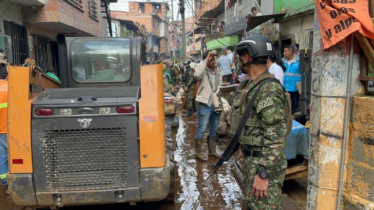 Medellín: Cierran vía principal a Santa Cruz por tragedia