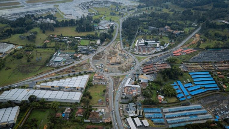 Un 50% avanzan obras del intercambio vial del aeropuerto de Rionegro