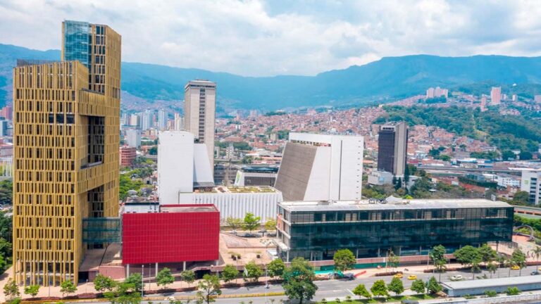 Este viernes la Alcaldía de Medellín modificará su horario de atención