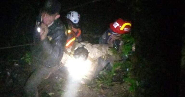 Noticias Antioquia: Tres personas atrapadas fueron rescatadas en La Ceja