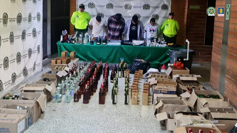 Noticias Medellín: Cuatro capturados por fabricar licor adulterado en Bello