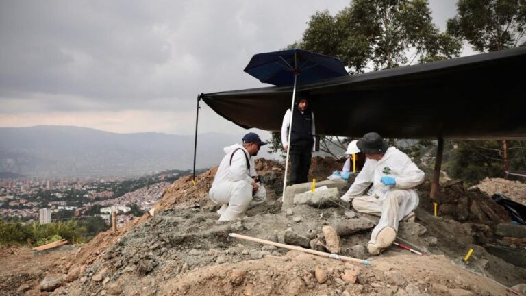 Noticias Medellín: La JEP encuentra más restos humanos en la Comuna 13