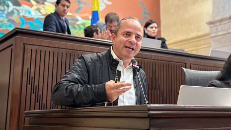 Representante antioqueño pide al Gobierno garantizar seguridad en las vías