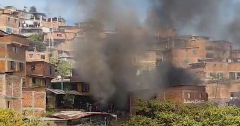 Noticias Antioquia: Incendio en Bello dejó dos personas lesionadas