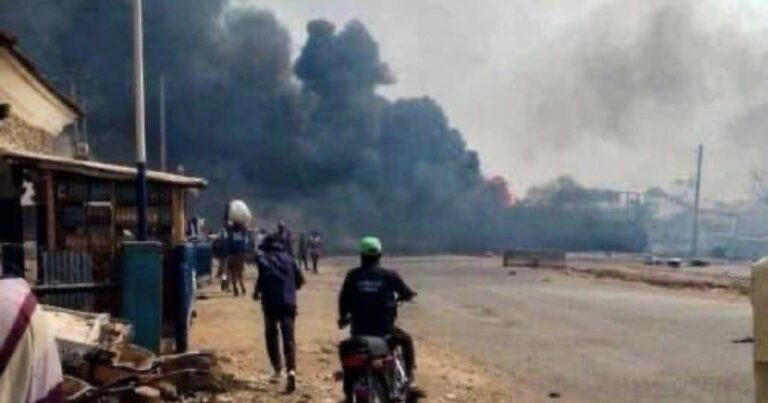 Noticias Internacionales: 50 muertos por la explosión de camión en Nigeria